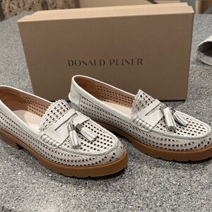 Donald J. Pliner Women's Lenny Silver Brushed Metallic Loafers 7.5.